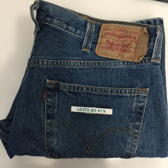 Levi's 501 Jeans  Straight Leg Button Fly Denim - Picture 12 of 12